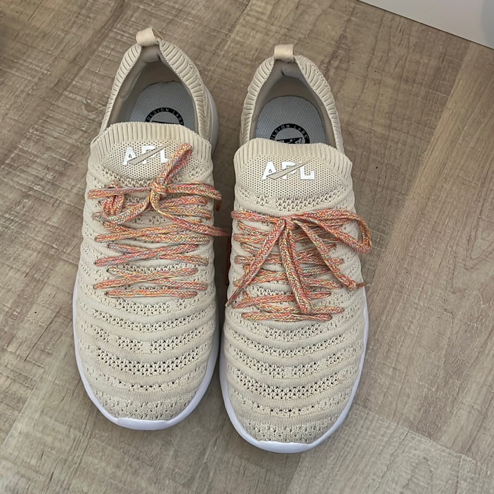 APL TECHLOOM WAVE RUNNING SHOES